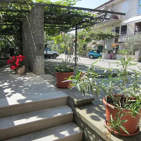 Leasol Guest house 3*