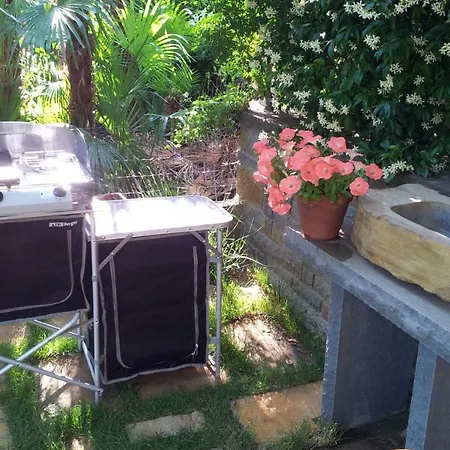Leasol Guest house Lucija
