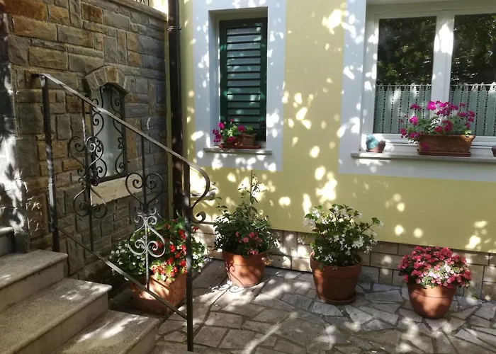 Πανσιόν Leasol Lucija