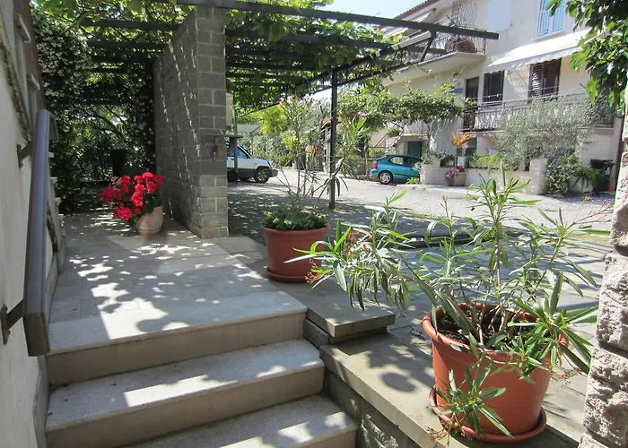 Leasol Πανσιόν 3*